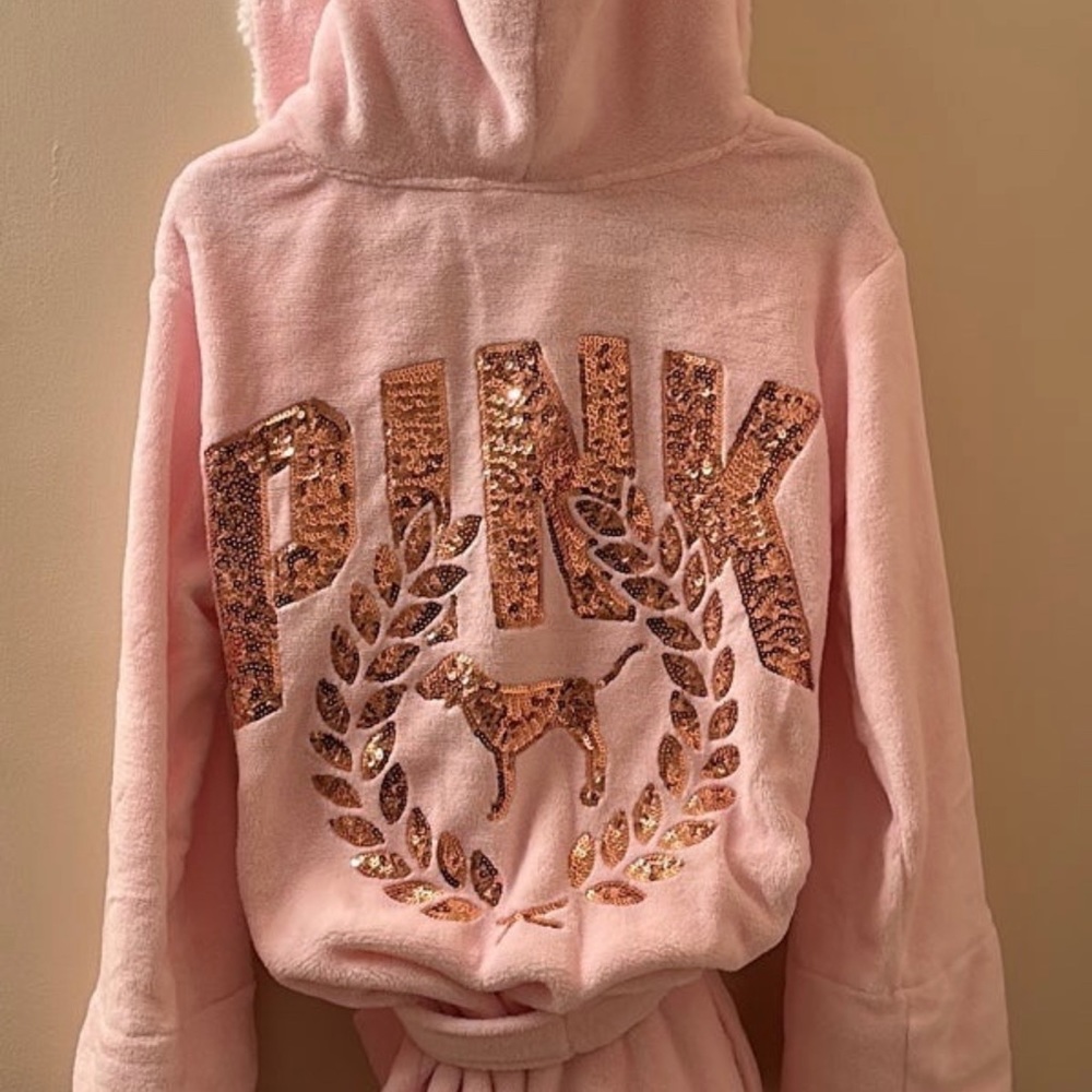 PINK VICTORIA’S SECRET ROBE NWT size XS